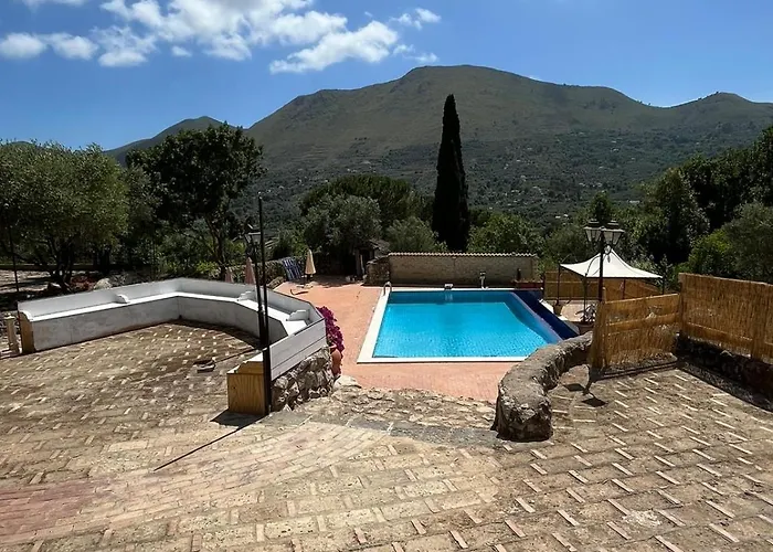 Domus Arco Apartman *